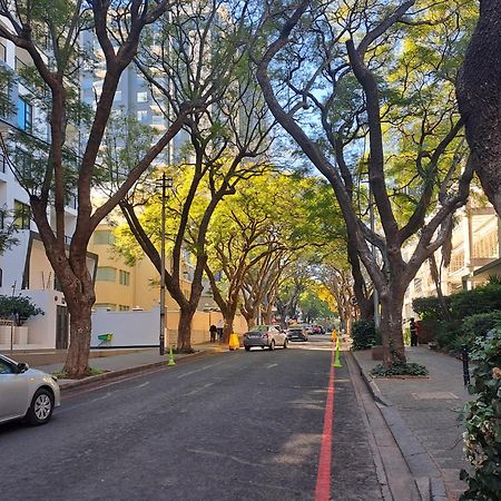 יוהנסבורג The Median Rosebank Luxury Apartment - Building With Generator מראה חיצוני תמונה