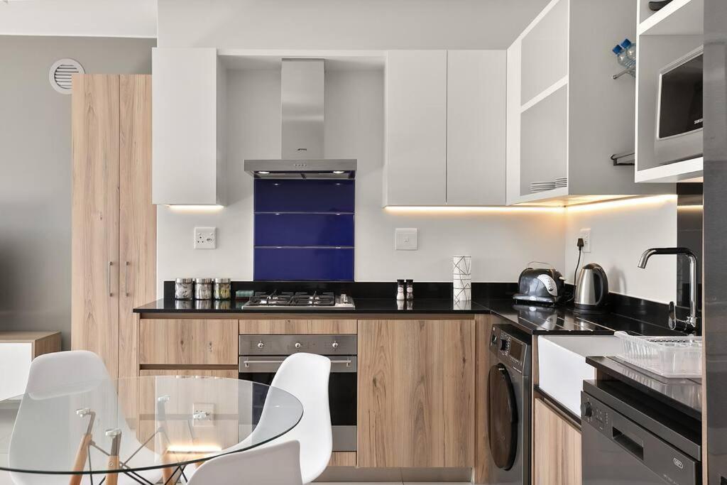 יוהנסבורג The Median Rosebank Luxury Apartment - Building With Generator מראה חיצוני תמונה