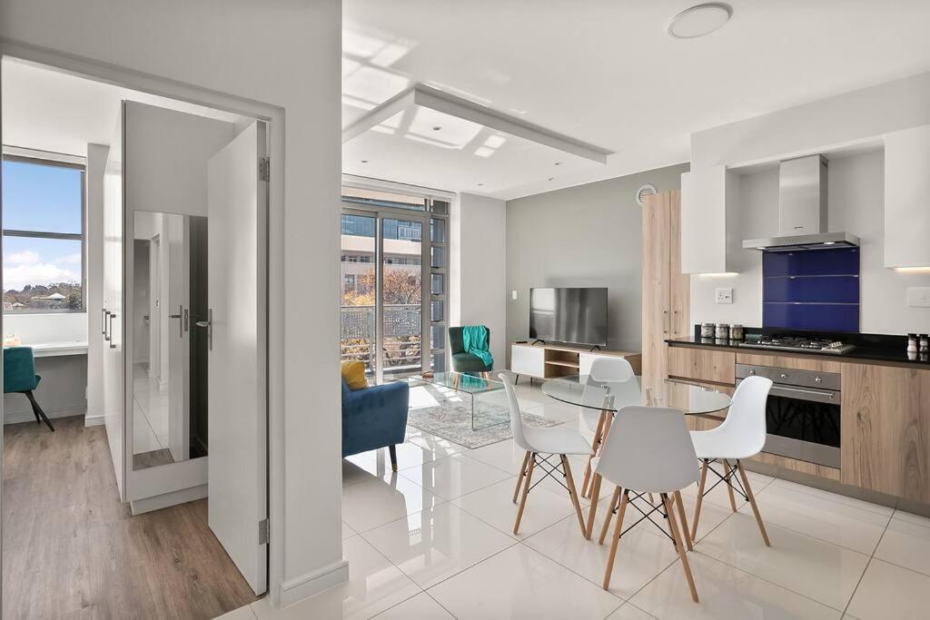 יוהנסבורג The Median Rosebank Luxury Apartment - Building With Generator מראה חיצוני תמונה