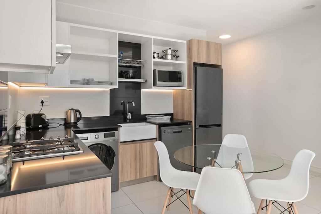 יוהנסבורג The Median Rosebank Luxury Apartment - Building With Generator מראה חיצוני תמונה