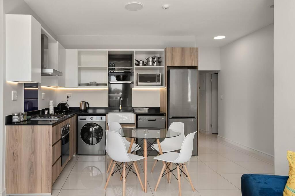 יוהנסבורג The Median Rosebank Luxury Apartment - Building With Generator מראה חיצוני תמונה