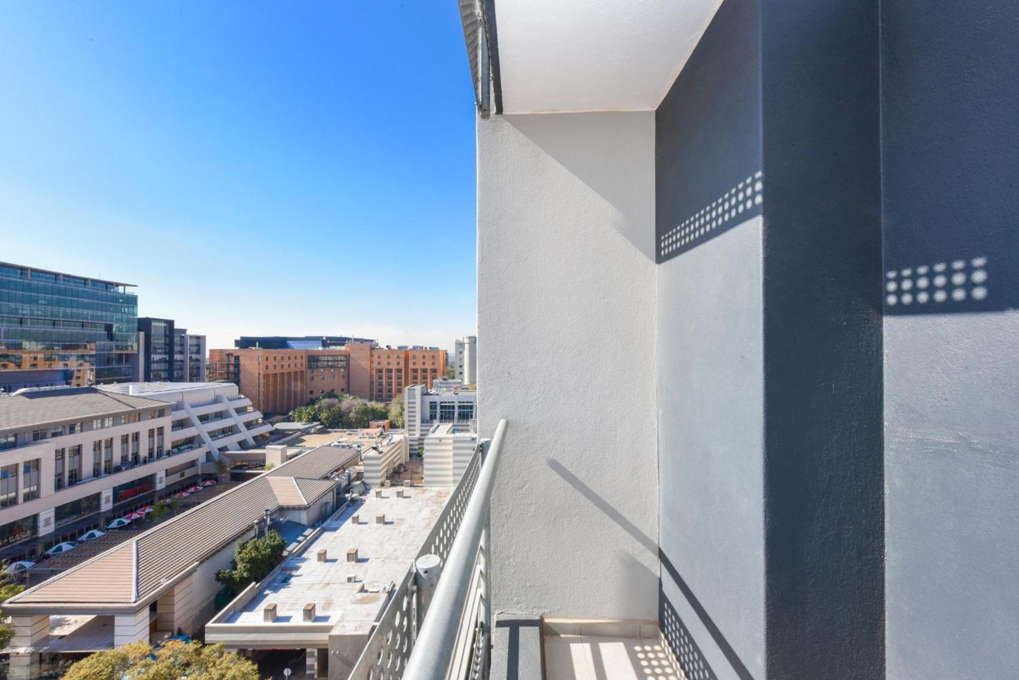 יוהנסבורג The Median Rosebank Luxury Apartment - Building With Generator מראה חיצוני תמונה