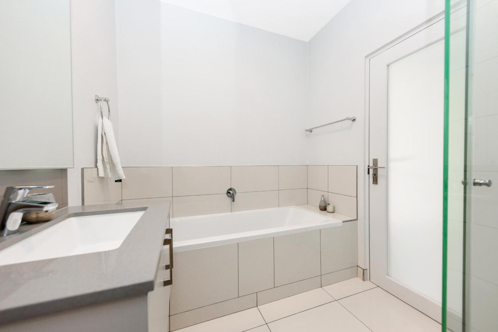 יוהנסבורג The Median Rosebank Luxury Apartment - Building With Generator מראה חיצוני תמונה