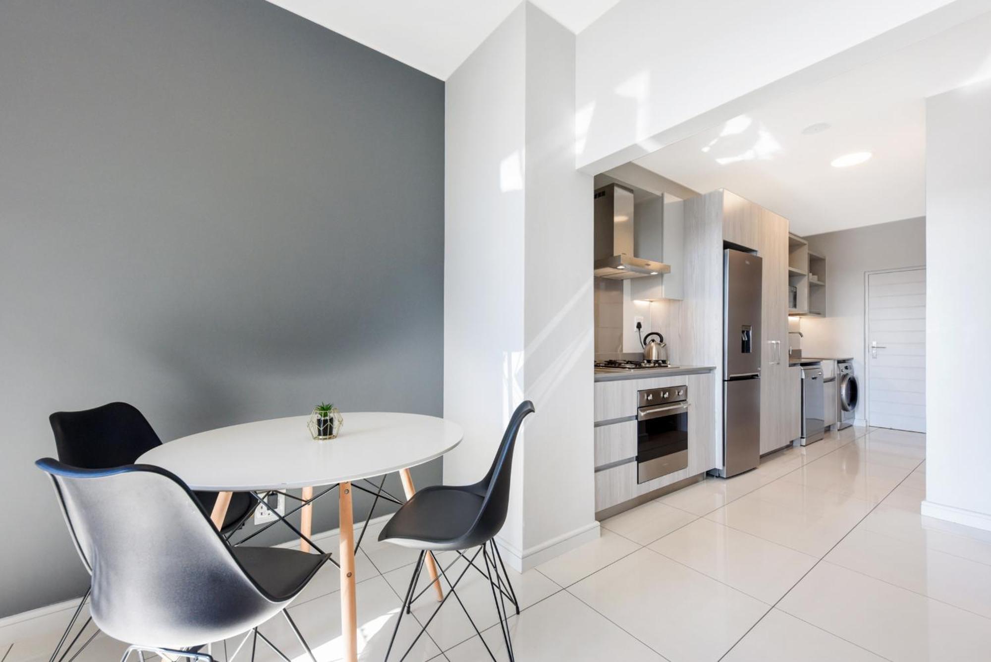 יוהנסבורג The Median Rosebank Luxury Apartment - Building With Generator מראה חיצוני תמונה