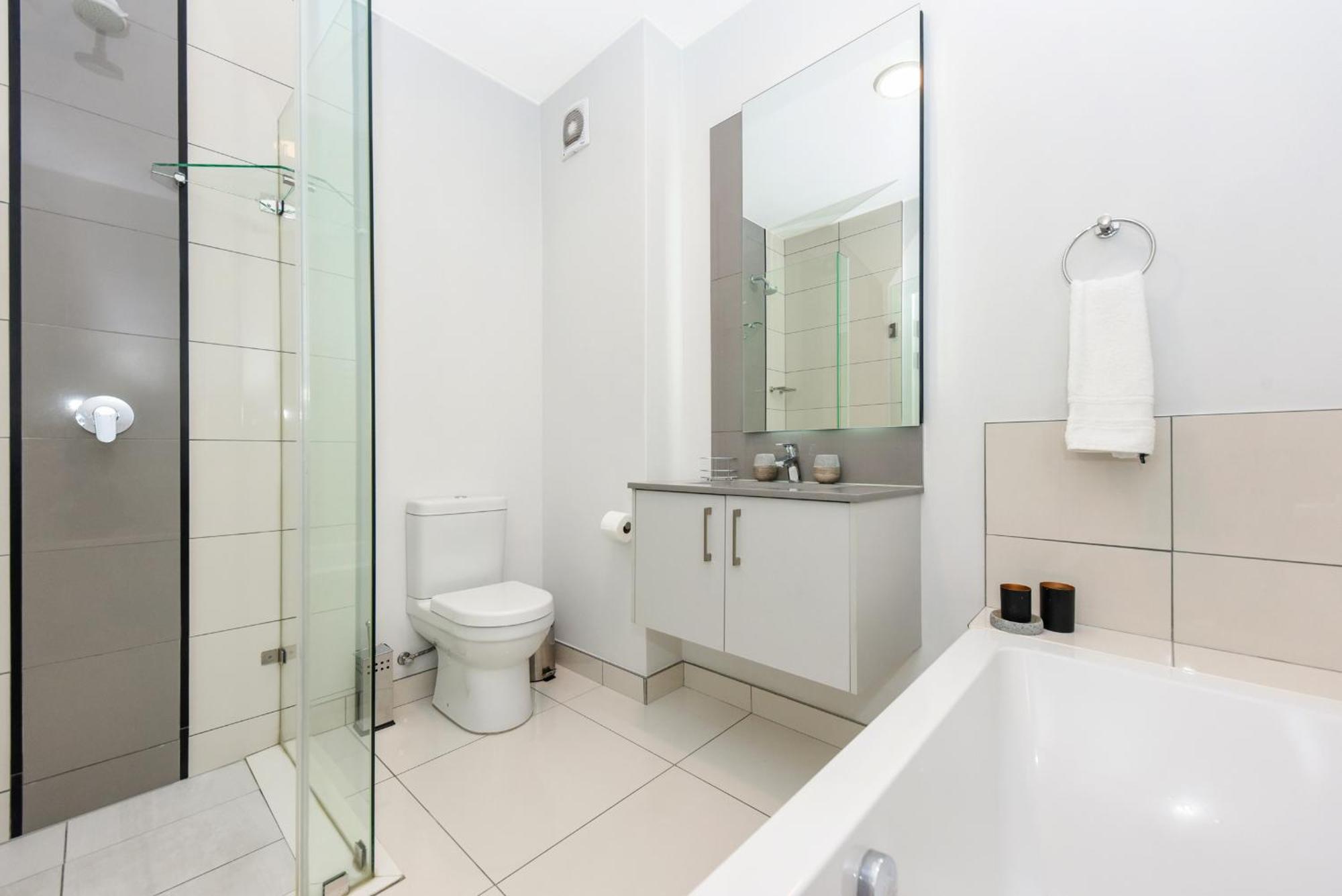 יוהנסבורג The Median Rosebank Luxury Apartment - Building With Generator מראה חיצוני תמונה