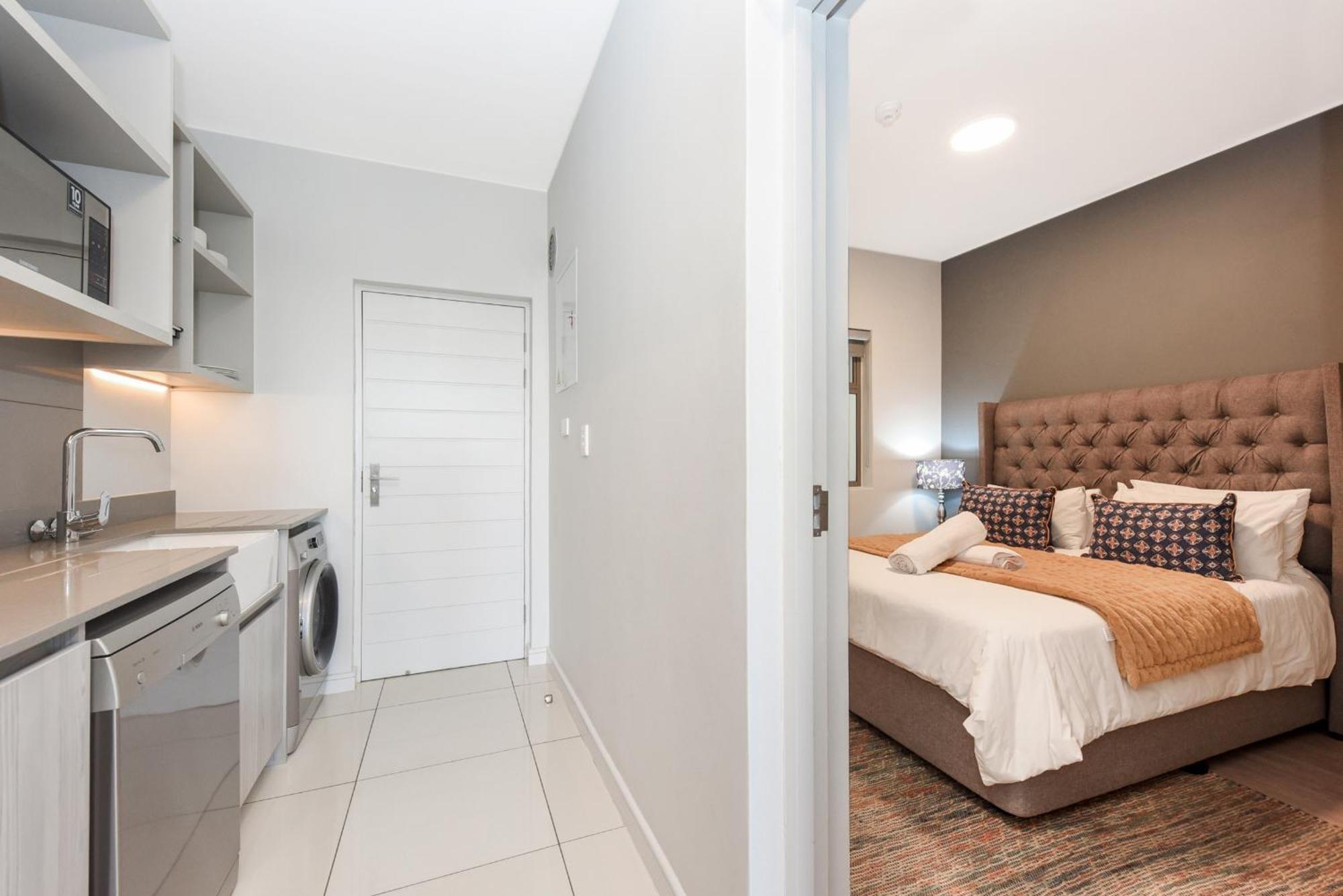 יוהנסבורג The Median Rosebank Luxury Apartment - Building With Generator מראה חיצוני תמונה