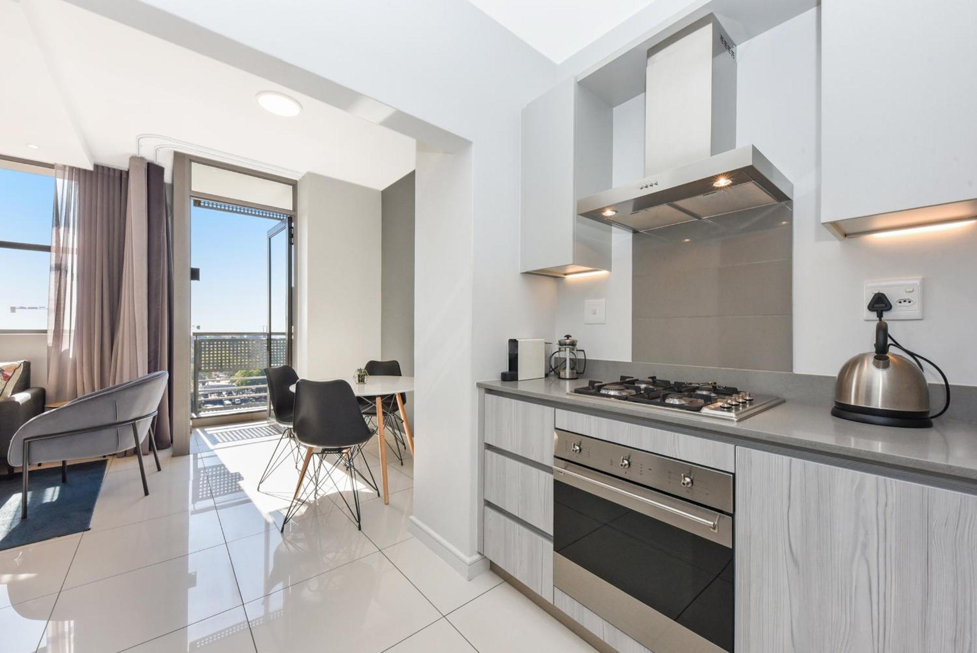 יוהנסבורג The Median Rosebank Luxury Apartment - Building With Generator מראה חיצוני תמונה